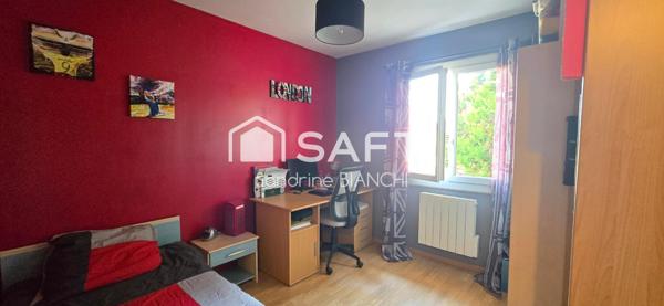 Maison de plain pied avec garage 912 m² de terrain