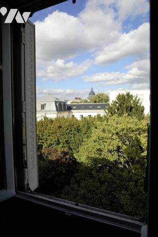 Duplex avec balcon filant Rue Claude Bernard