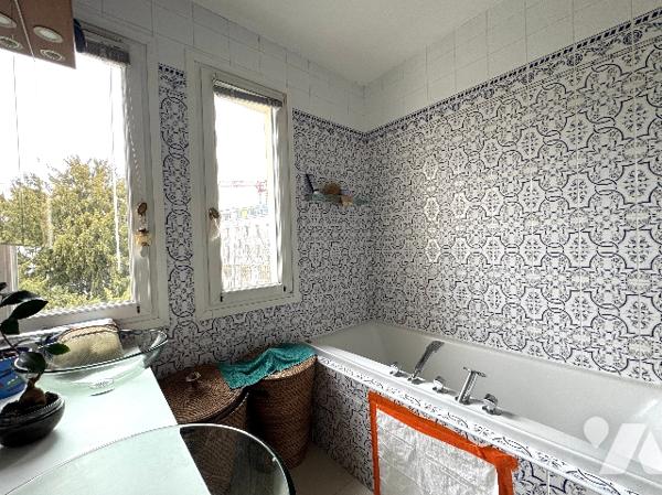 Duplex avec balcon filant Rue Claude Bernard