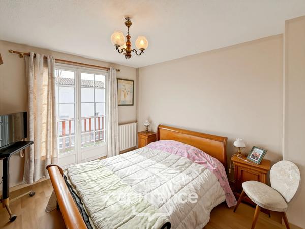 LA TESTE-DE-BUCH – MAISON EN CENTRE-VILLE AVEC PISCINE ET GARAGE