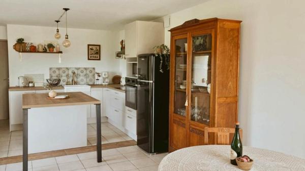 "Deux maisons idéales pour gîtes & séjours"...mais pas que !