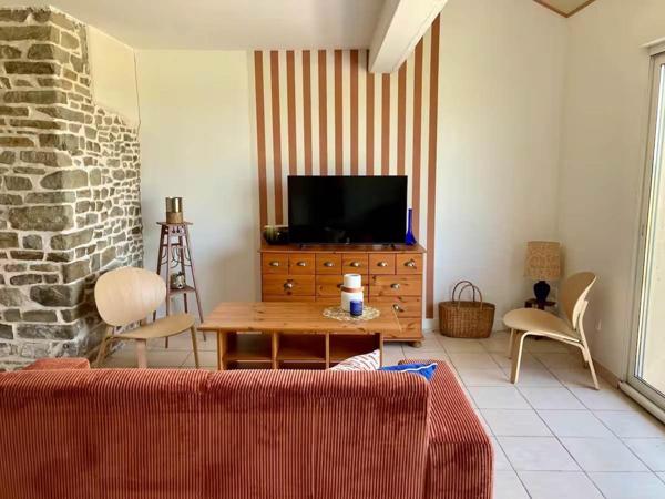 "Deux maisons idéales pour gîtes & séjours"...mais pas que !