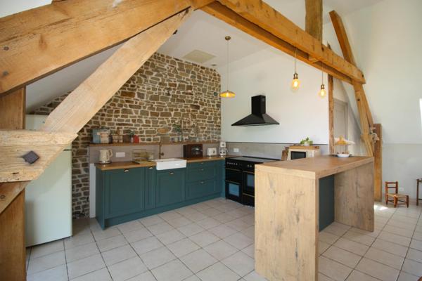 "Deux maisons idéales pour gîtes & séjours"...mais pas que !