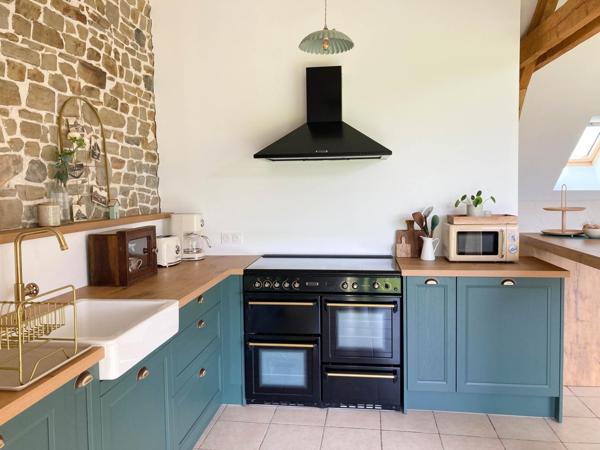 "Deux maisons idéales pour gîtes & séjours"...mais pas que !