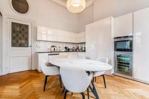 BORDEAUX / TRIANGLE D’OR : Appartement bourgeois 3 chambres et balcons