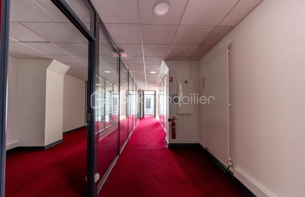 Local d activites de 200 m²