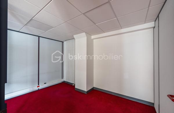 Local d activites de 200 m²