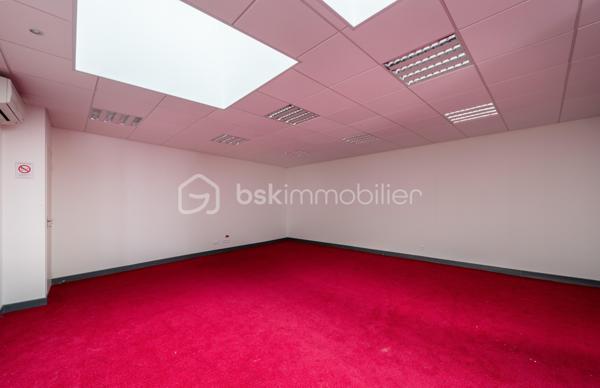 Local d activites de 200 m²