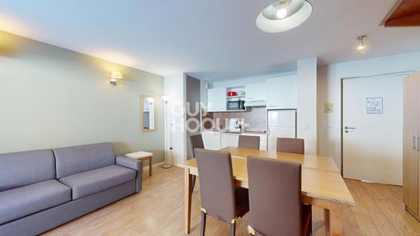 Appartement 2 pièce(s) avec PARKING COUVERT PRIVATIF