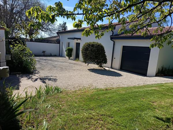 Maison rénovée, quatre chambres, garage, jardin