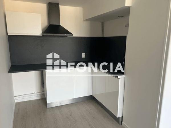 Location Studio 35.1 m² - 6ème ETAGE - PORTE 31 Niort 79000