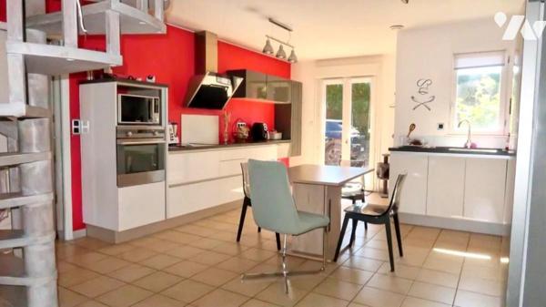 LA MEILLERAIE TILLAY, MAISON D'HABITATION PERMETTANT UNE VIE DE PLAIN-PIED.