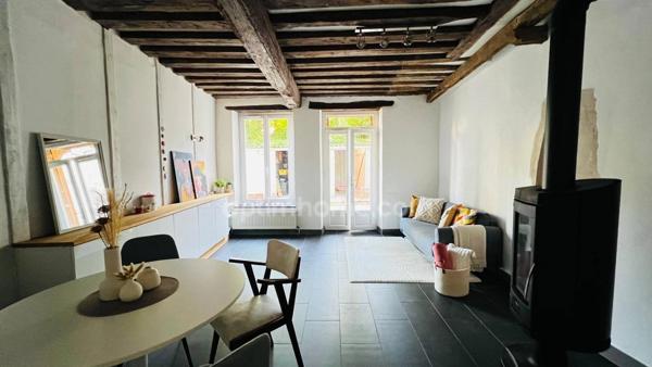 ORLEANS ST MARCEAU, proche centre ville d'Orléans, Vaste appartement T2 Bis de charme en excellent état