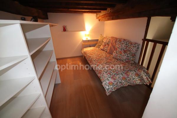 ORLEANS ST MARCEAU, proche centre ville d'Orléans, Vaste appartement T2 Bis de charme en excellent état