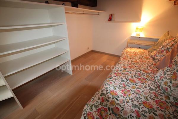 ORLEANS ST MARCEAU, proche centre ville d'Orléans, Vaste appartement T2 Bis de charme en excellent état