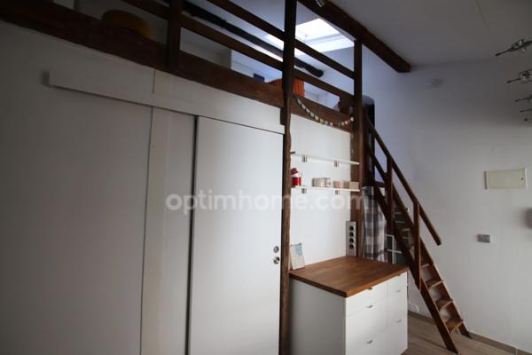 ORLEANS ST MARCEAU, proche centre ville d'Orléans, Vaste appartement T2 Bis de charme en excellent état