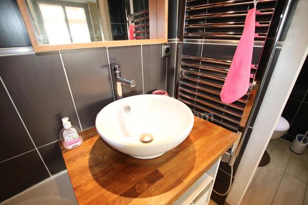 ORLEANS ST MARCEAU, proche centre ville d'Orléans, Vaste appartement T2 Bis de charme en excellent état