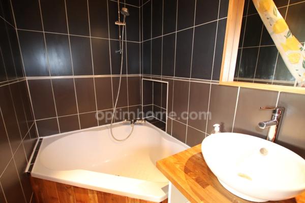 ORLEANS ST MARCEAU, proche centre ville d'Orléans, Vaste appartement T2 Bis de charme en excellent état