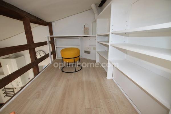 ORLEANS ST MARCEAU, proche centre ville d'Orléans, Vaste appartement T2 Bis de charme en excellent état