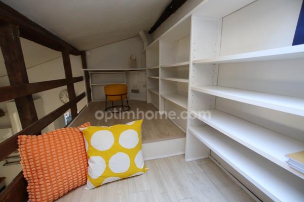 ORLEANS ST MARCEAU, proche centre ville d'Orléans, Vaste appartement T2 Bis de charme en excellent état