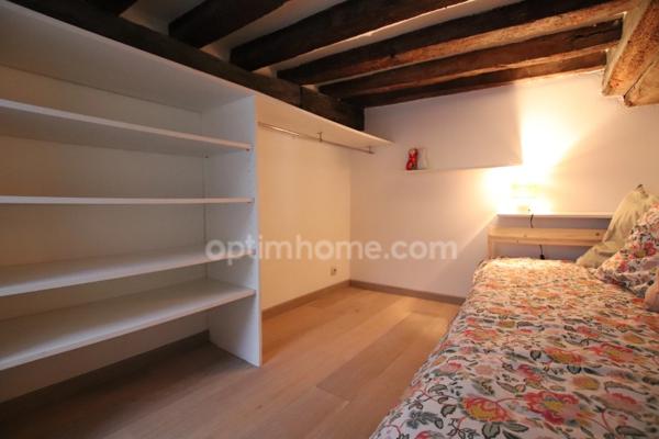 ORLEANS ST MARCEAU, proche centre ville d'Orléans, Vaste appartement T2 Bis de charme en excellent état