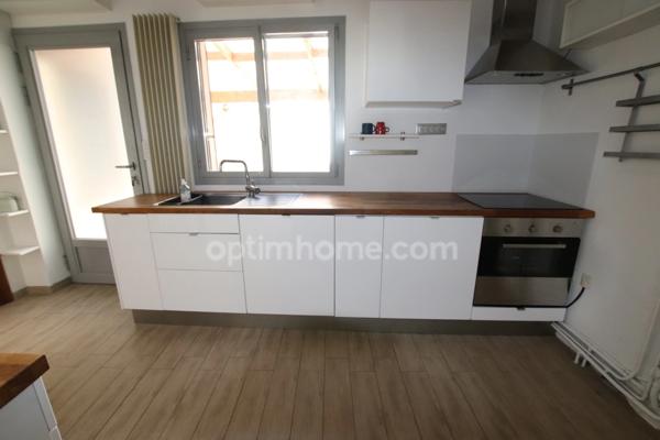 ORLEANS ST MARCEAU, proche centre ville d'Orléans, Vaste appartement T2 Bis de charme en excellent état