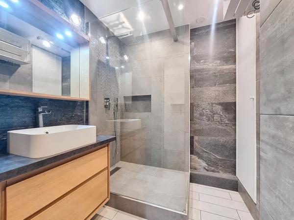 Appartement avec cave et parkings