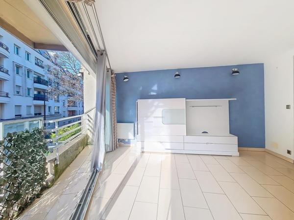 Appartement avec cave et parkings