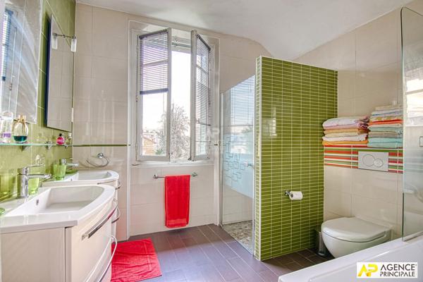 Versailles Rive-Droite Maison 8 pièces 290 m² au sol sur parcelle de 500 m² avec grand garage. €2 450 000 ** - Référence 26608