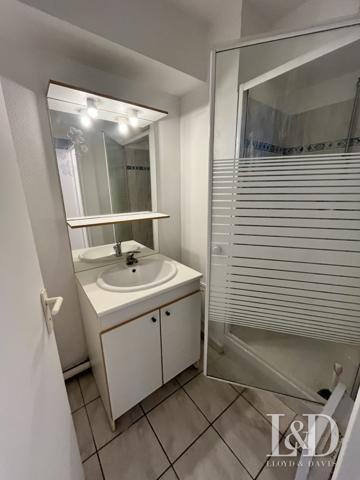 Bordeaux centre - T2 avec balcon et parking