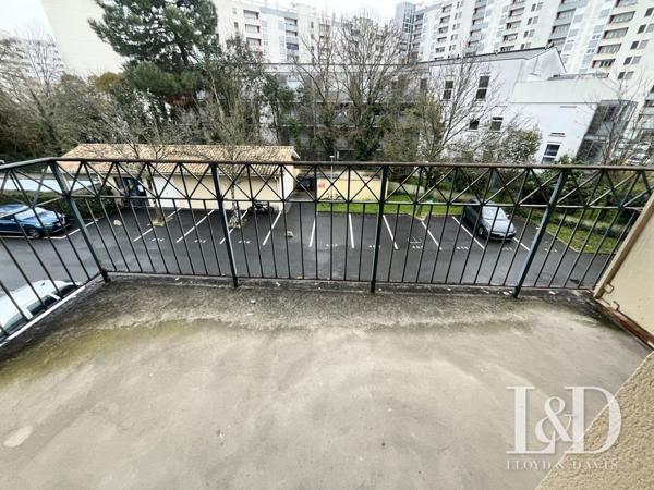 Bordeaux centre - T2 avec balcon et parking