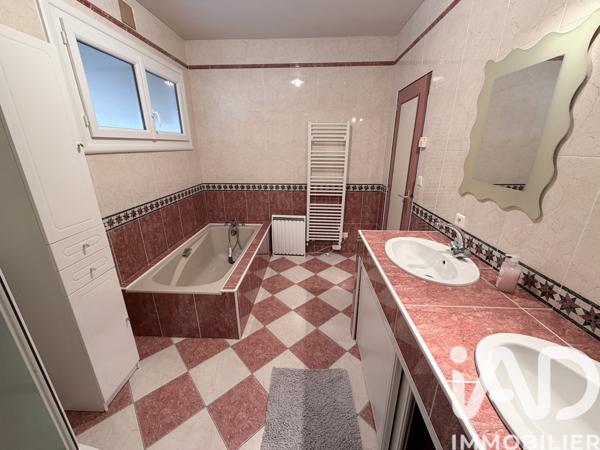Maison à vendre 10 pièces 238 m² La Bruffière