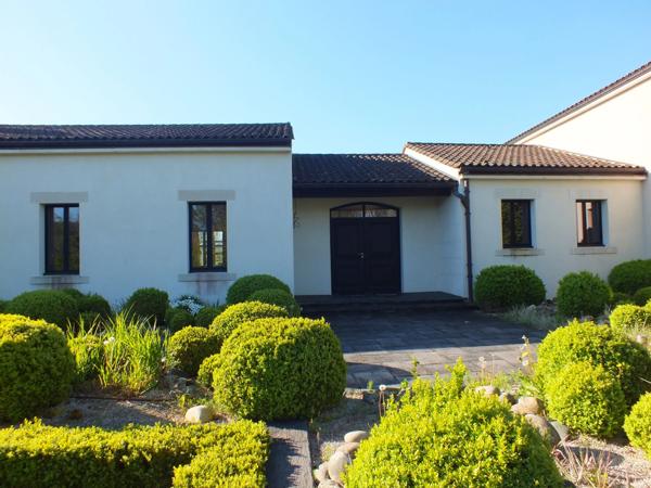 Propriété à vendre 17 pièces proche de SEMUR EN AUXOIS (21)