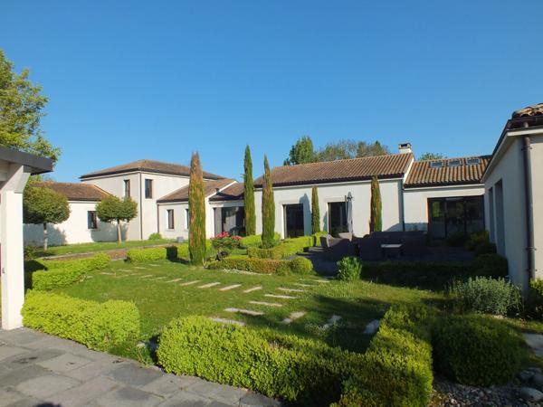 Propriété à vendre 17 pièces proche de SEMUR EN AUXOIS (21)