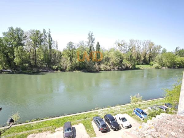 Maison de ville avec vue sur rivière