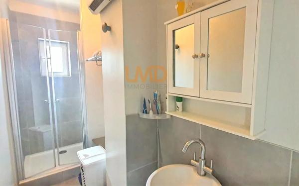 Maison de ville avec vue sur rivière