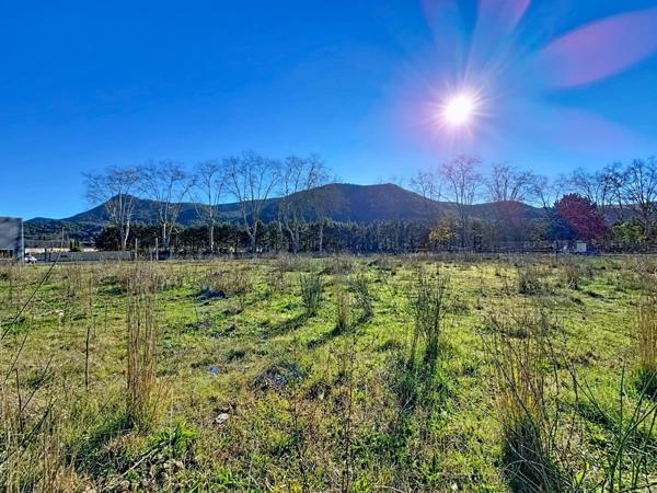 Emplacement stratégique : parcelle de 3 500 m² en zone artisanale à l'entrée de Bédarieux