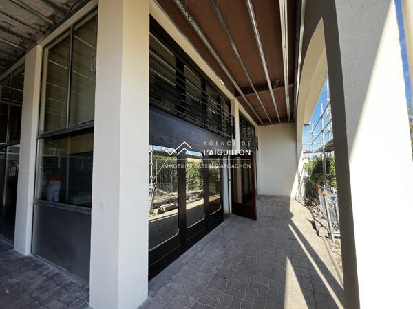 Local commercial Aiguillon Port