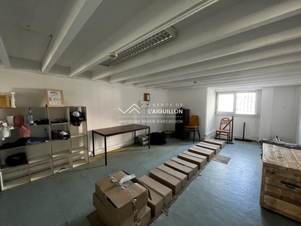 Local commercial Aiguillon Port