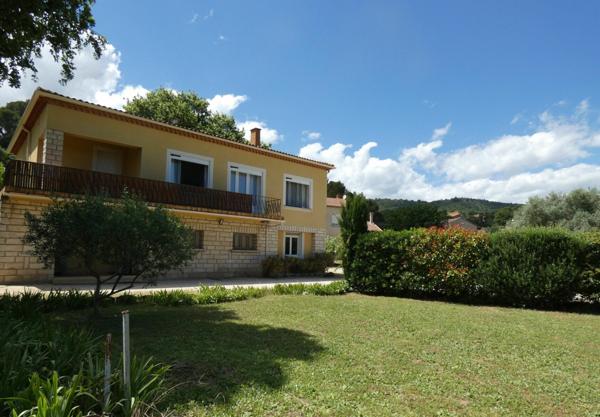 Maison à vendre    7 pièces •  Laudun-l'Ardoise