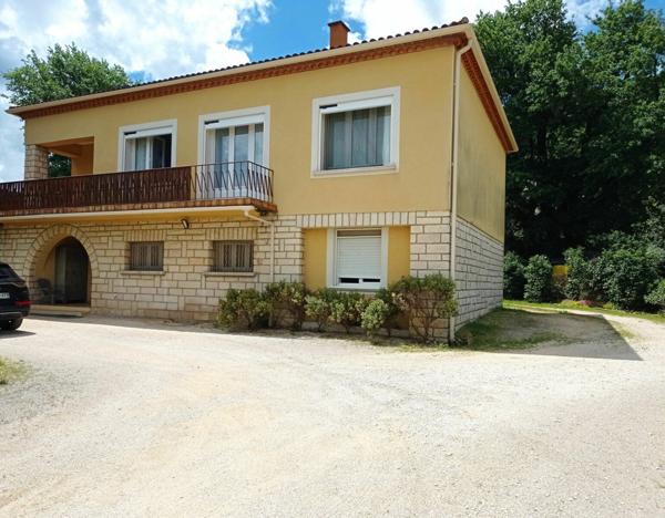 Maison à vendre    7 pièces •  Laudun-l'Ardoise