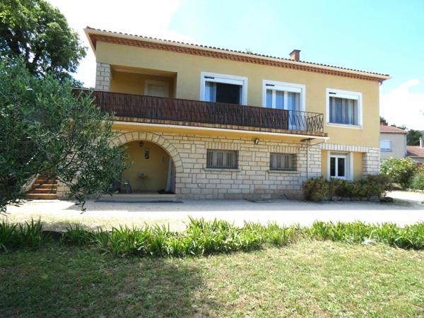 Maison à vendre    7 pièces •  Laudun-l'Ardoise