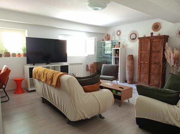 Maison à vendre    7 pièces •  Laudun-l'Ardoise