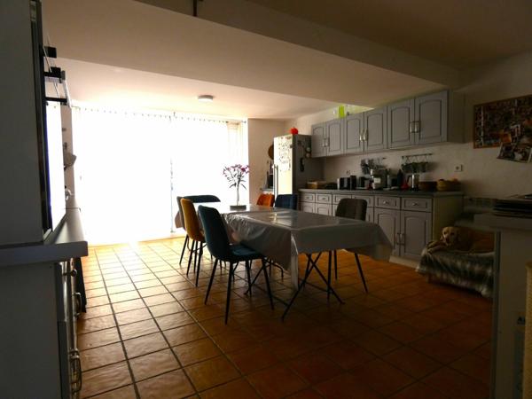 Maison à vendre    7 pièces •  Laudun-l'Ardoise