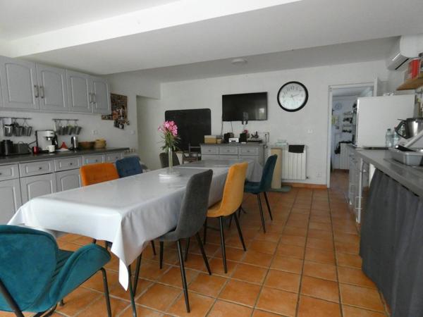 Maison à vendre    7 pièces •  Laudun-l'Ardoise