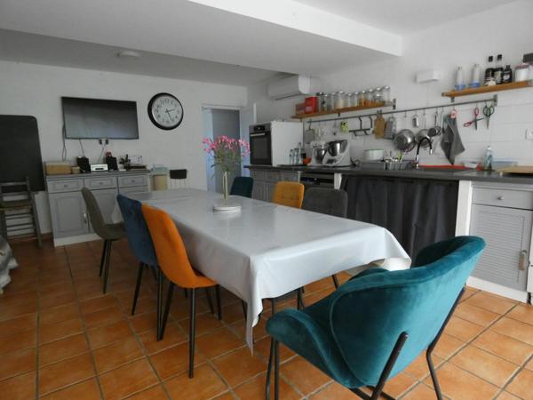 Maison à vendre    7 pièces •  Laudun-l'Ardoise