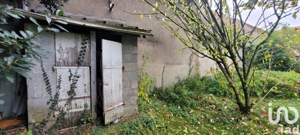 Maison de campagne 3 pièces de 65 m² à Saint-Pierre-les-Étieux (18210)