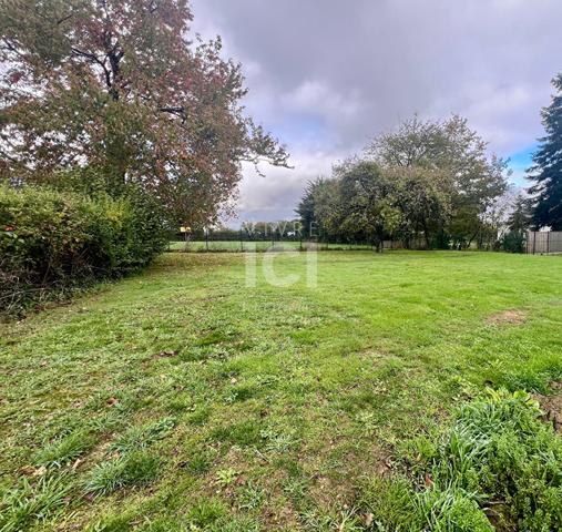 TERRAIN TREILLIERES BOURG - 693 m2