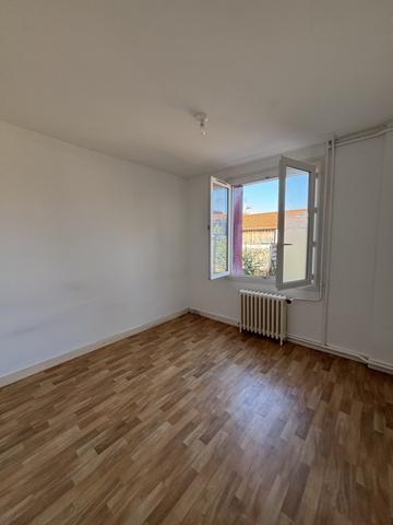 Maison
         6 pièces
        - 133 m² 441 000 € *