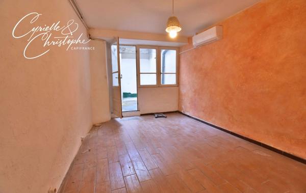 SAINT-ANDRE DE SANGONIS (34725), à louer à maison de village 74m² Carrez, 2 chambres et  1 bureau avec petite cour privative